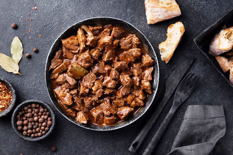 Resep Semur Daging Sapi Khas Lebaran, Lezat dan Kaya Rempah